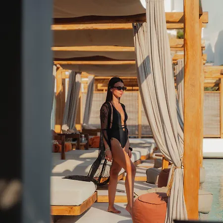 Branco Mykonos Πλατύς Γιαλός
